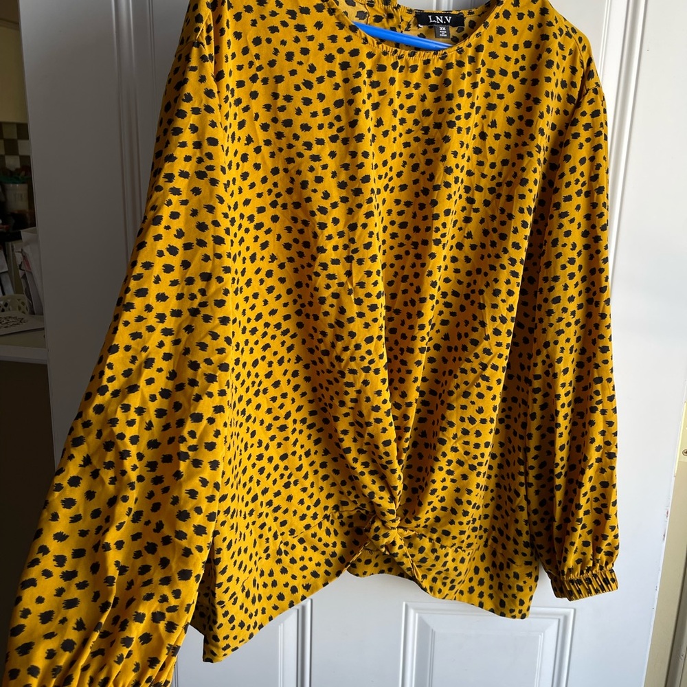 NWOT L.N.V. Plus Size Top